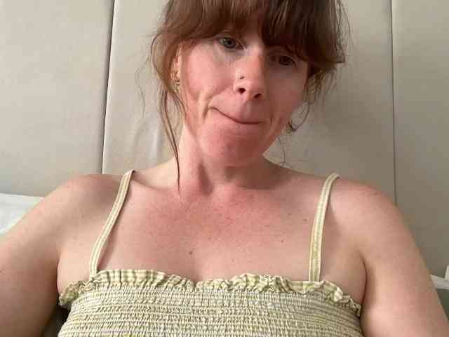 REDHEADROSIE webcam
