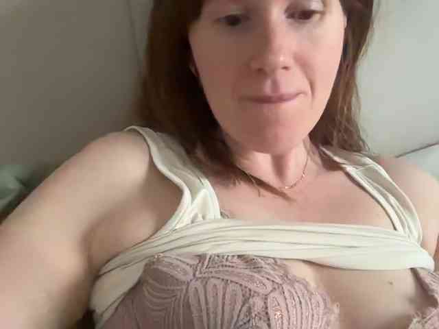 REDHEADROSIE webcam