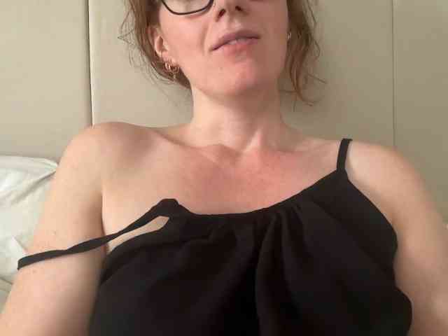 REDHEADROSIE webcam