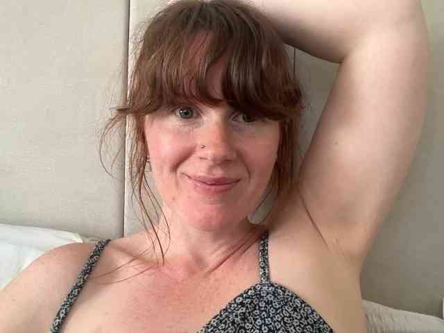 REDHEADROSIE webcam