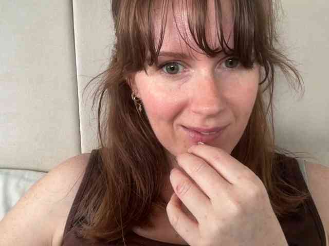 REDHEADROSIE webcam