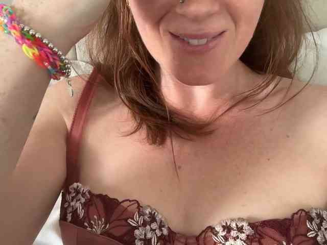 REDHEADROSIE webcam