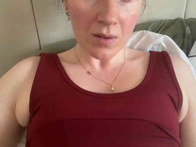 REDHEADROSIE webcam
