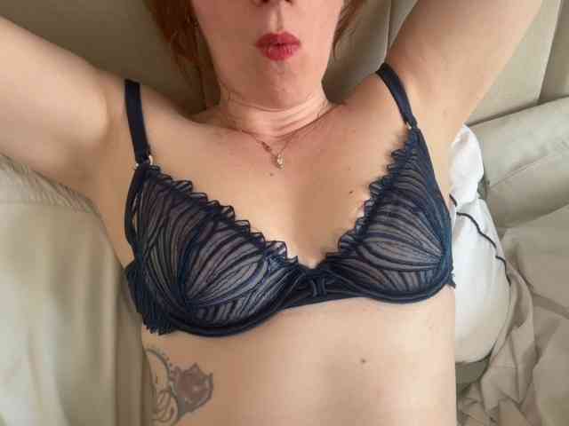 REDHEADROSIE webcam