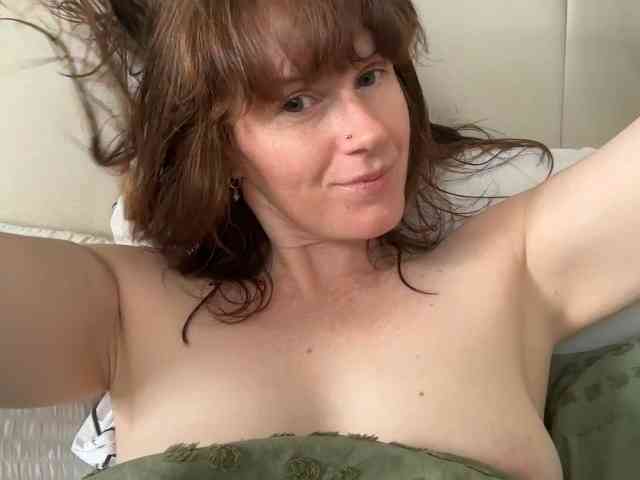 REDHEADROSIE webcam