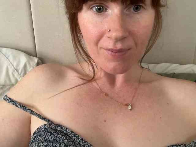 REDHEADROSIE webcam