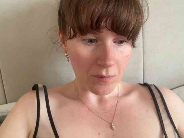 REDHEADROSIE webcam