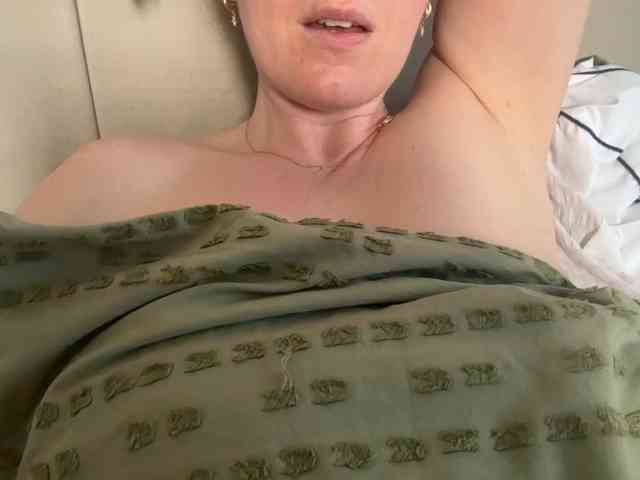 REDHEADROSIE webcam