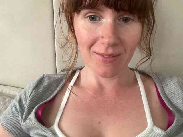 REDHEADROSIE webcam