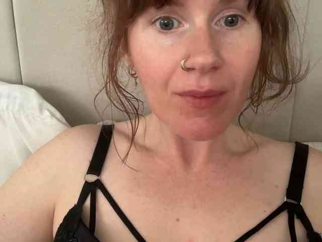REDHEADROSIE webcam