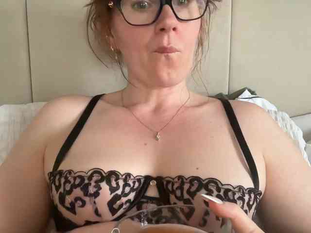 REDHEADROSIE webcam