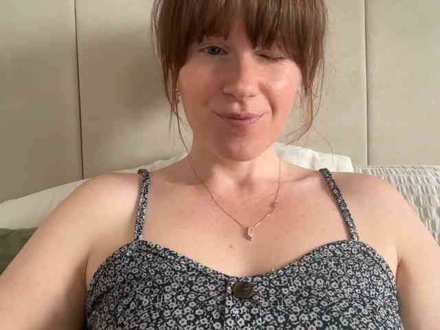 REDHEADROSIE webcam