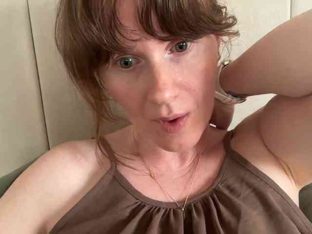 REDHEADROSIE webcam
