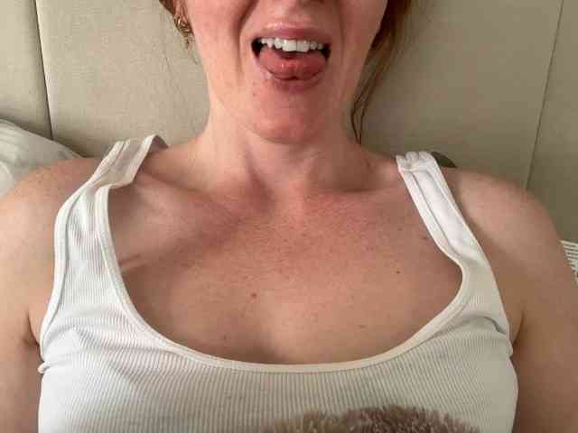 REDHEADROSIE webcam