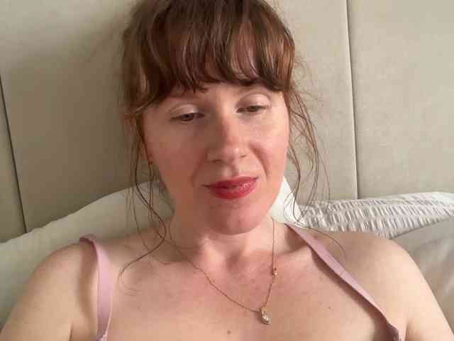 REDHEADROSIE webcam