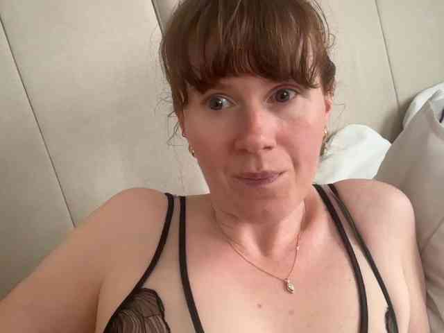 REDHEADROSIE webcam