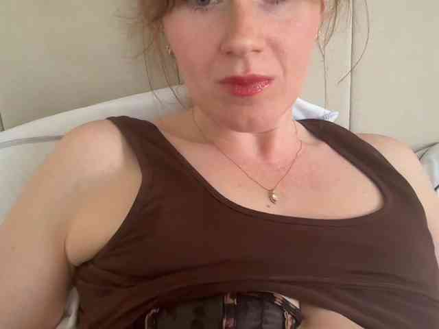 REDHEADROSIE webcam