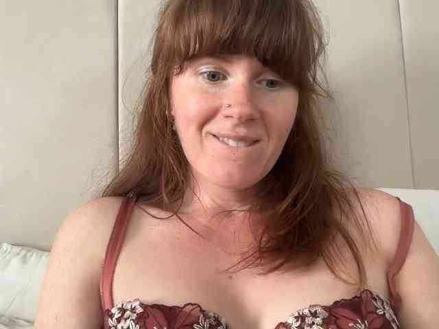 REDHEADROSIE webcam