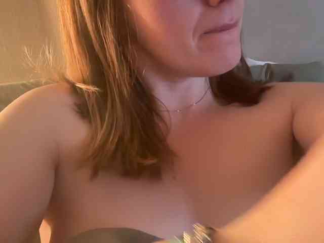 REDHEADROSIE webcam