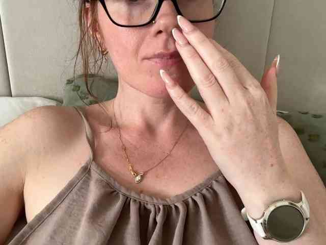 REDHEADROSIE webcam