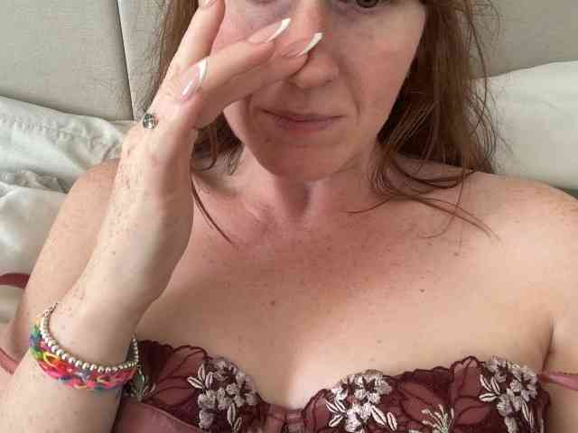 REDHEADROSIE webcam
