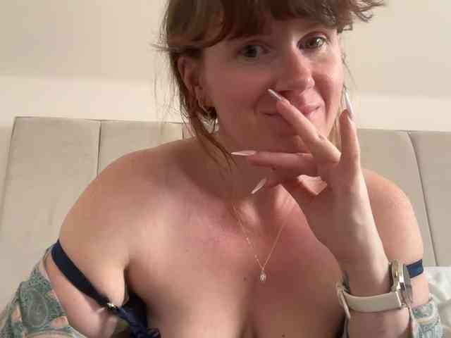 REDHEADROSIE webcam