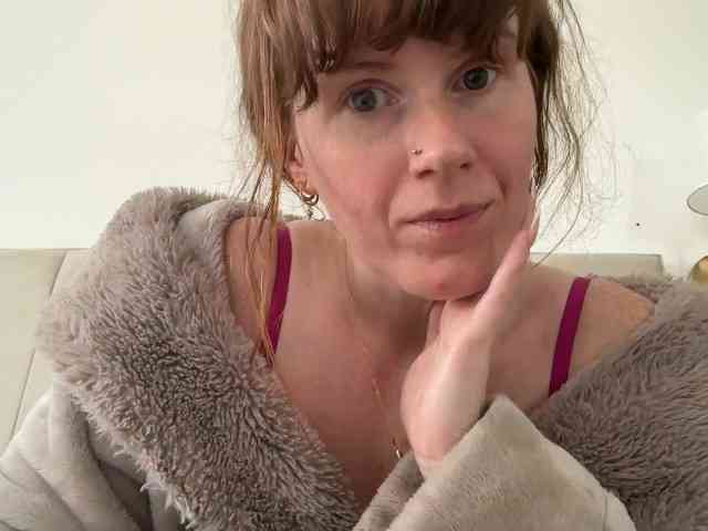 REDHEADROSIE webcam