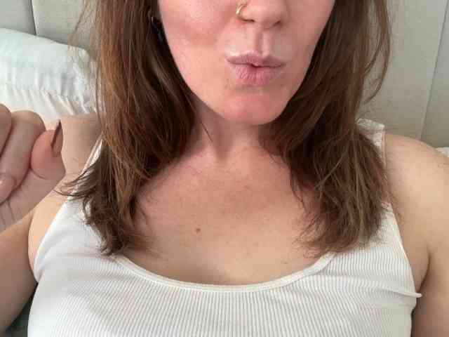 REDHEADROSIE webcam