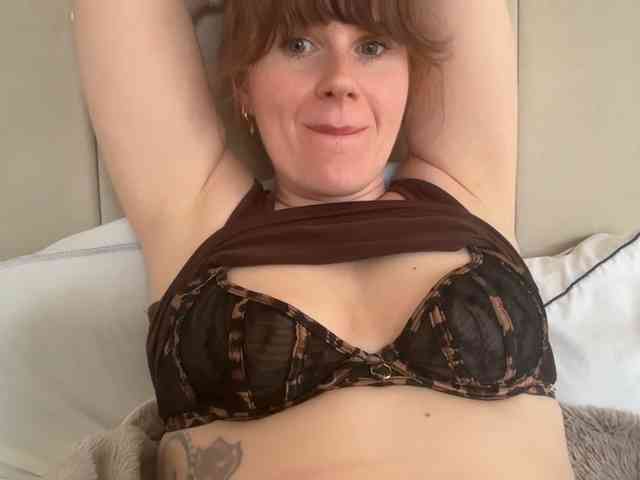 REDHEADROSIE webcam
