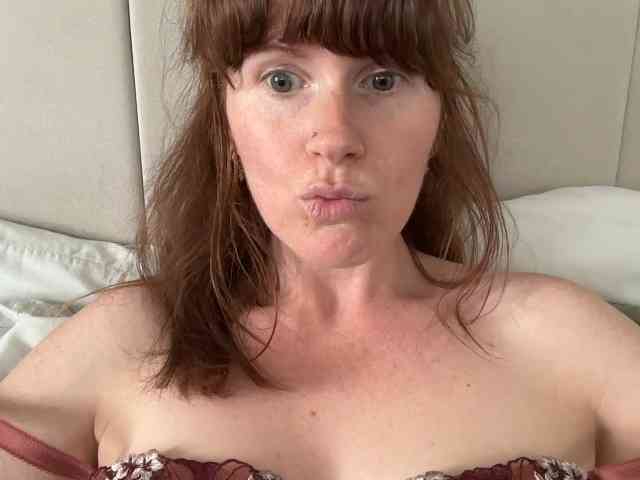 REDHEADROSIE webcam