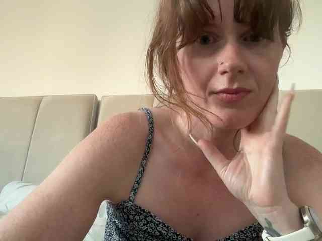 REDHEADROSIE webcam