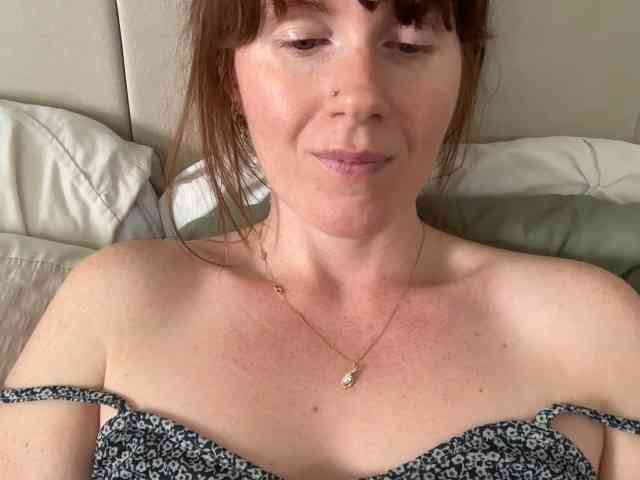 REDHEADROSIE webcam