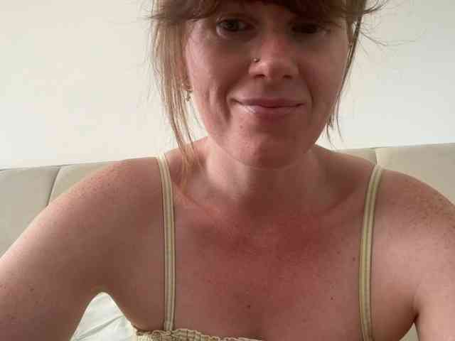 REDHEADROSIE webcam