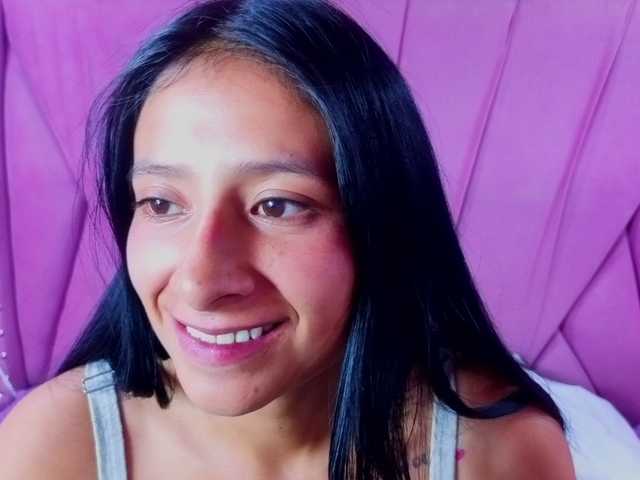 SharlotRodriguez Live Cam su BongaCams