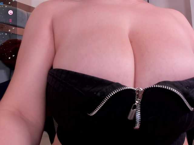 anyi-sweet-tits live cam on BongaCams