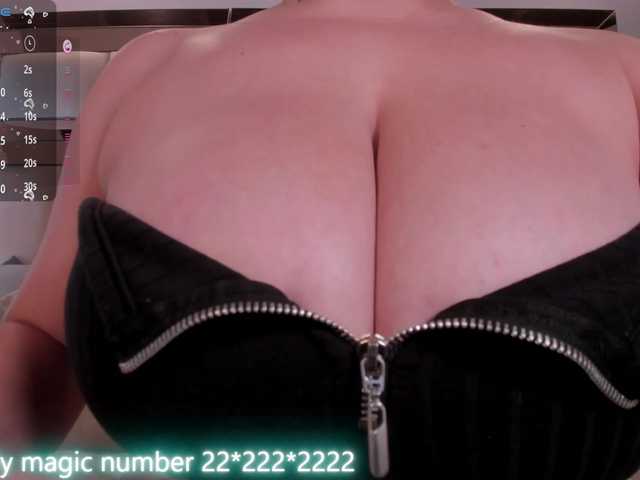 anyi-sweet-tits live cam on BongaCams