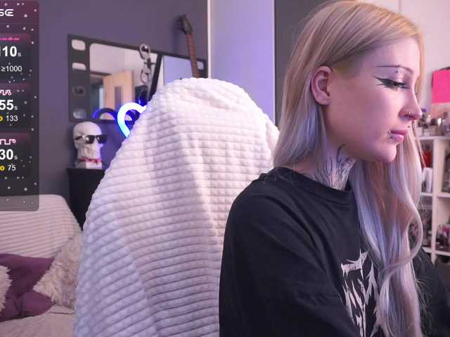 fraulein-mooon live cam on BongaCams