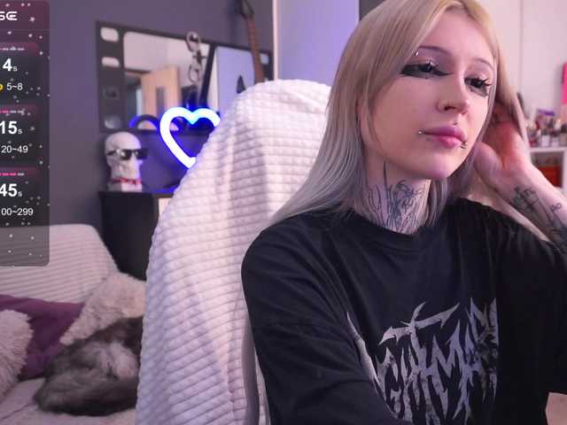 fraulein-mooon live cam on BongaCams