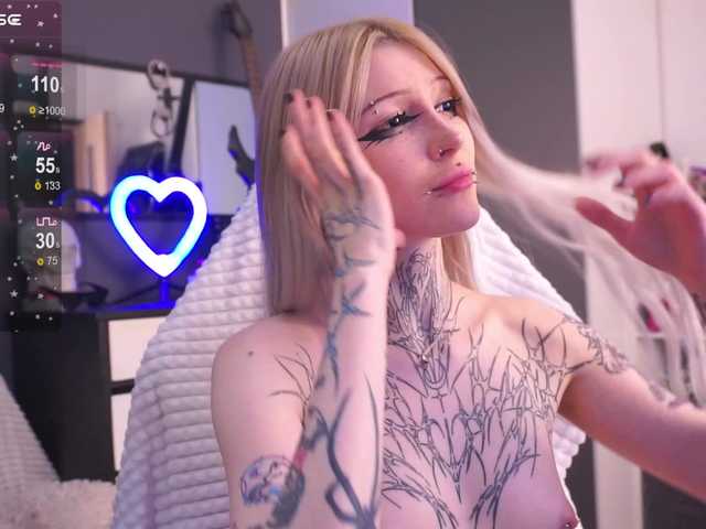 fraulein-mooon live cam on BongaCams