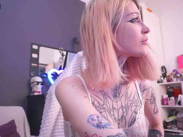 fraulein-mooon Live Webcam on BongaCams