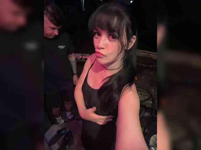 Travel-couple's cam show statistics and live stream