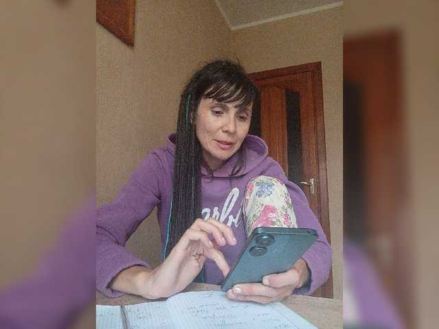 Hellenalonenochka live cam on BongaCams