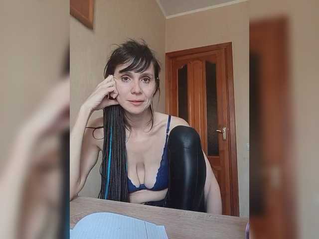 Hellenalonenochka's BongaCams show and profile