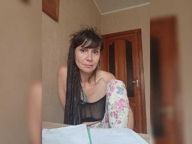 Hellenalonenochka live cam on BongaCams