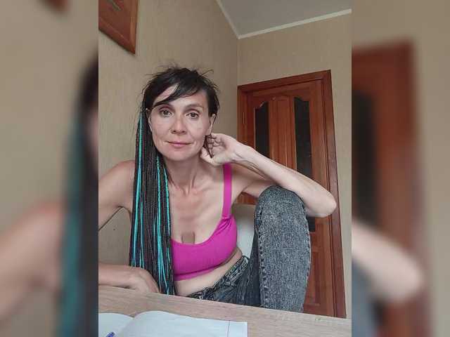 Hellenalonenochka live cam on BongaCams