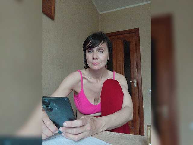 Hellenalonenochka live cam on BongaCams