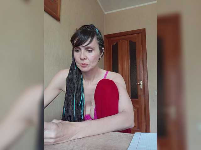 le modèle Hellenalonenochka est en webcam porno dans un show sur le site bongacams, il possède les tags suivants: White/Caucasian,Brunette,Shaved