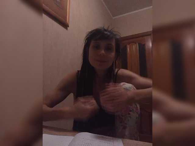 Hellenalonenochka live cam on BongaCams