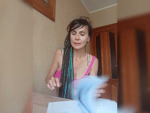 Hellenalonenochka live cam on BongaCams