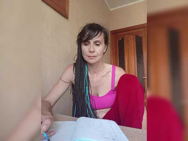 Hellenalonenochka live cam on BongaCams